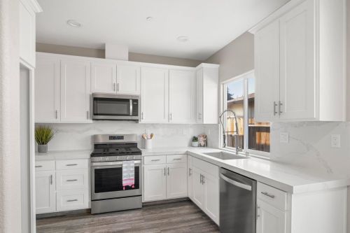 831 Vermont Ave, Turlock, CA 95380-5337