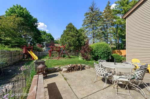 596 Monterey Dr, Bull Valley IL  60014-8445 exterior