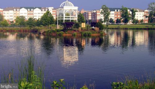 5108 Donovan Dr, Alexandria VA 22304-7795 exterior