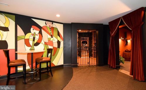 11300 Glen Rd, Rockville MD 20854-1849 exterior