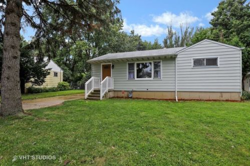 2004 Indian Rd, Waukegan, IL 60087-4525