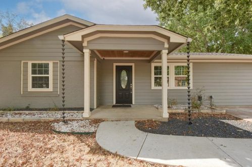 5001 Canella Dr, Austin TX  78744-6455 exterior