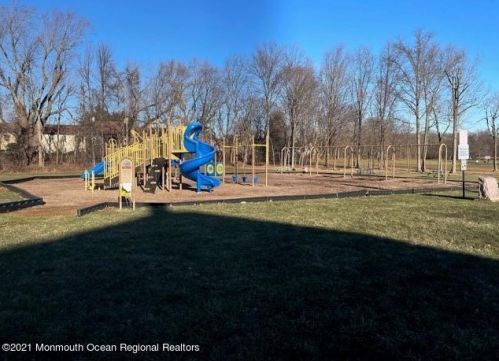 52 Bond St, East Freehold NJ 07728-2436 exterior