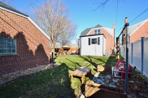 9600 Avers Ave, Chicago IL 60805-2944 exterior