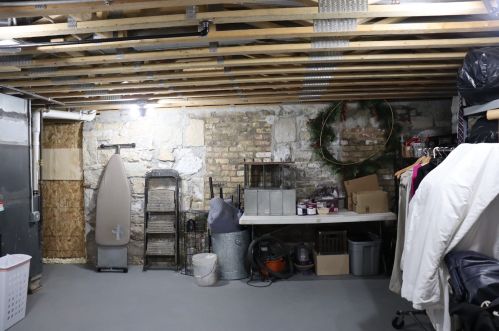 559 37th St, Chicago IL 60609-1063 exterior