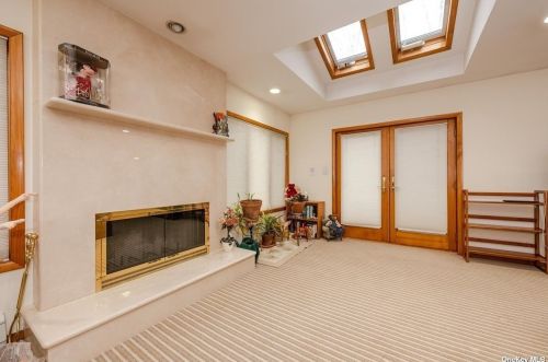 22 Long Acre Ln, Huntington Station NY 11746-7926 exterior