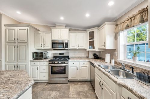 1 Rex Dr, Concord NH 03303-4166 exterior