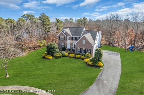 33 Jefferson Ct, Jackson Twp NJ  08527-5159 exterior