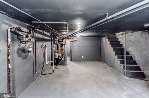 5912 Leithgow St, Philadelphia PA 19123-1420 exterior