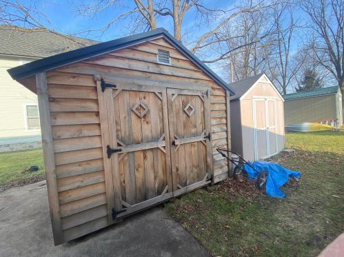 225 Jefferson St, Lowell MI 49331-1120 exterior