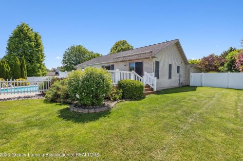 502 Brunswick Dr, Dewitt MI 48820-9189 exterior