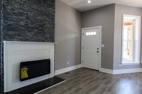 736 61st St, Chicago, IL 60637-3190