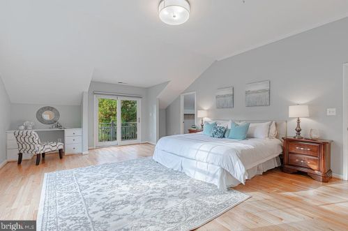 1515 Highwood Dr, Mc Lean VA  22101-5800 exterior