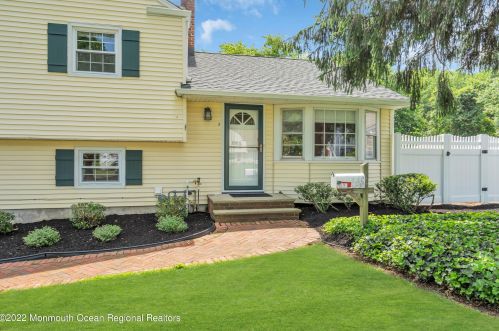 5 Millbrook Dr, Middletown, NJ 07748-2214