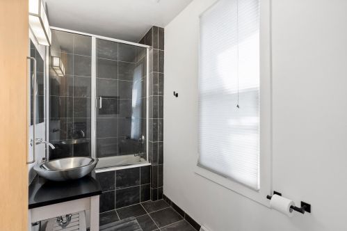 214 Vine St, Milwaukee WI 53205-1451 exterior