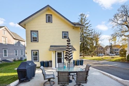 54 Main St, Clinton NJ 08809-1250 exterior