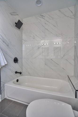 4452 Leland Ave, Chicago IL  60630-4043 exterior