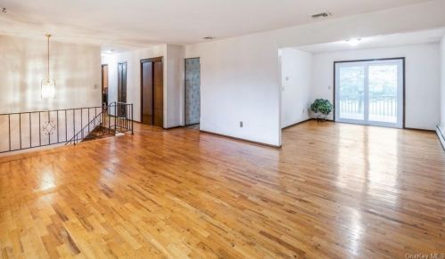 10 Melanie Ct, Valley Cottage NY 10989-1325 exterior