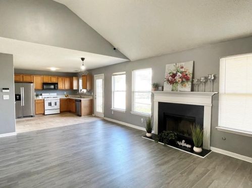 2814 High Tide Dr, Atlanta, GA 30349-3071