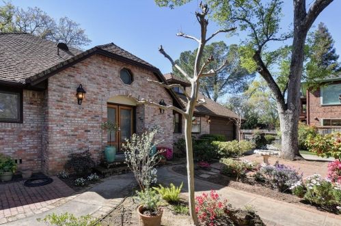 806 Orange Grove Way, Folsom, CA 95630-3215