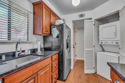 8136 Camelback Pl, Concord CA 94523-1225 exterior