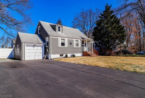 49 Oakland Ave, Springfield, NJ 07081-2308