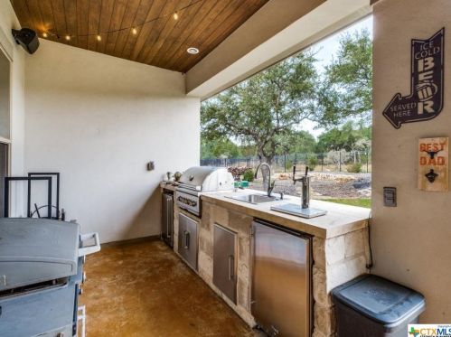 1306 Mystic Shr Blvd, Spring Branch TX 78070-5243 exterior