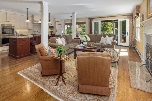 140 Long Lots Rd, Westport CT 06880-3826 exterior