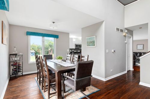 1323 Hamilton Ave, Elmhurst IL 60126-5407 exterior