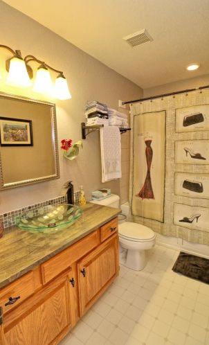 12393 Waterford Ave, Milwaukee WI 53235-4922 exterior