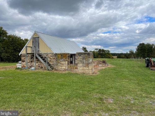 998 Plunkert Rd, Littlestown PA 17340-9643 exterior