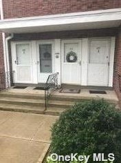 215 Farber Dr, Babylon, NY 11704-5142