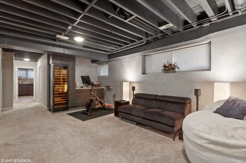 1939 Monticello Ave, Chicago IL 60647-2312 exterior