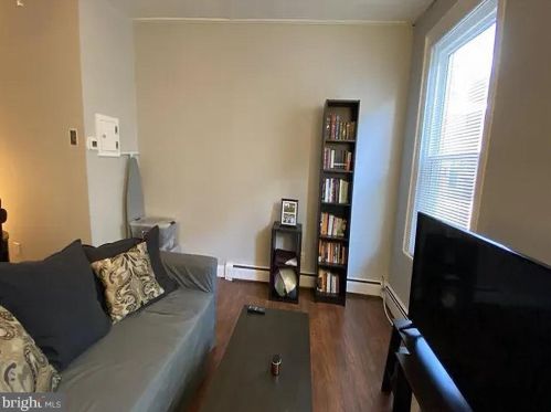 324 18 St, Philadelphia PA 19140-1014 exterior