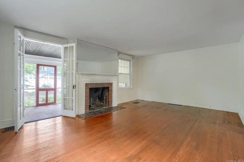 12 Platt St, Poughkeepsie NY 12601-4944 exterior