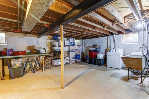 6038 Ironwood Ln, Milwaukee WI 53217-4423 exterior