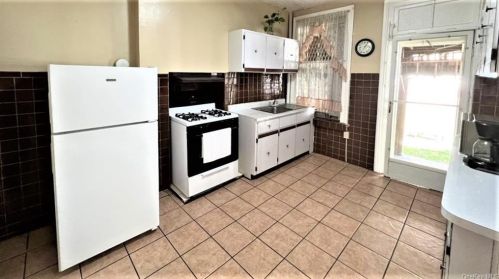 367 187th St, Bronx NY 10458-6707 exterior