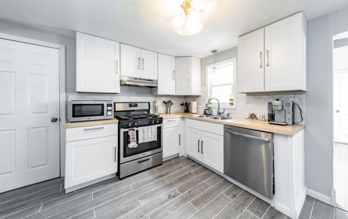 145 Wildwood Ave, Springfield MA  01118-1955 exterior