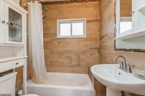 34 Baltusrol Way, Springfield NJ  07081-1515 exterior