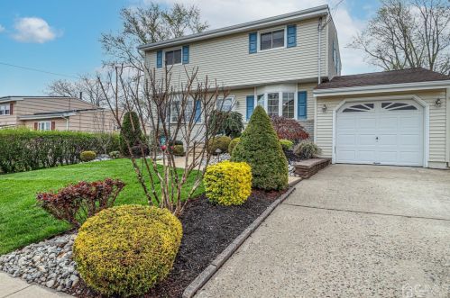 16 Holly St, Old Bridge, NJ 08857-2259