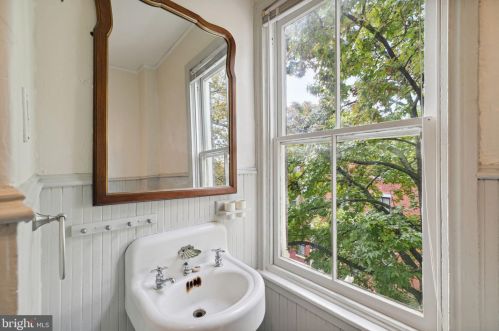 601 18 St, Philadelphia PA 19140-1013 exterior