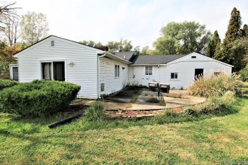 19750 Beck Rd, Northville MI  48167-1796 exterior