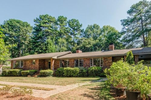 4596 Club Dr, Atlanta GA  30319-1124 exterior