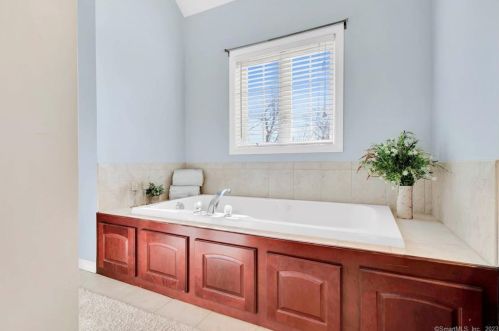 2 Silver Brook Ln, Torrington CT 06790-7814 exterior