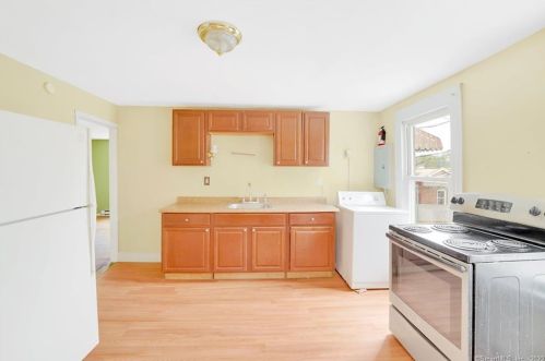 44 Gilbert St, Waterbury, CT 06702-1111