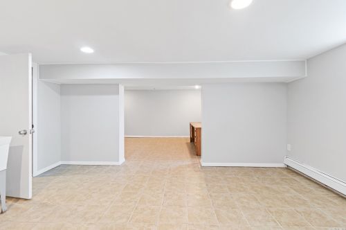 34 Guilford Park Dr, Babylon NY 11704-7928 exterior