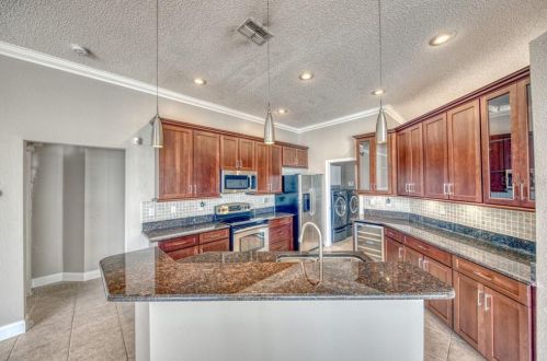 10041 Oasis Palm Dr, Tampa FL 33615-2779 exterior