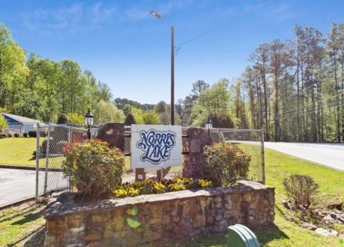 955 Lake Dr, Lithonia GA  30039-5747 exterior