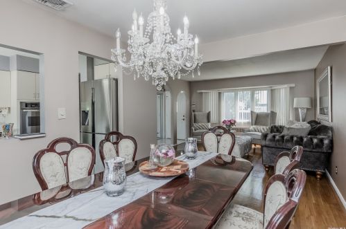 92 Forsythia Ln, Babylon NY 11703-2806 exterior