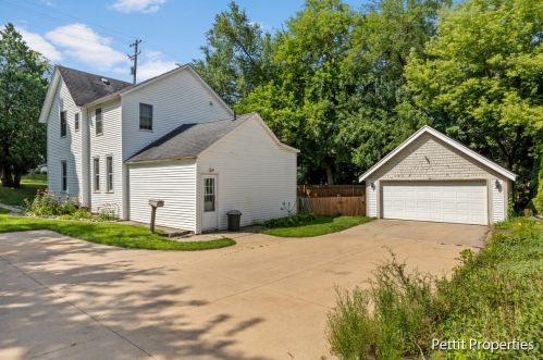 963 Knapp St, Grand Rapids MI 49505-4419 exterior